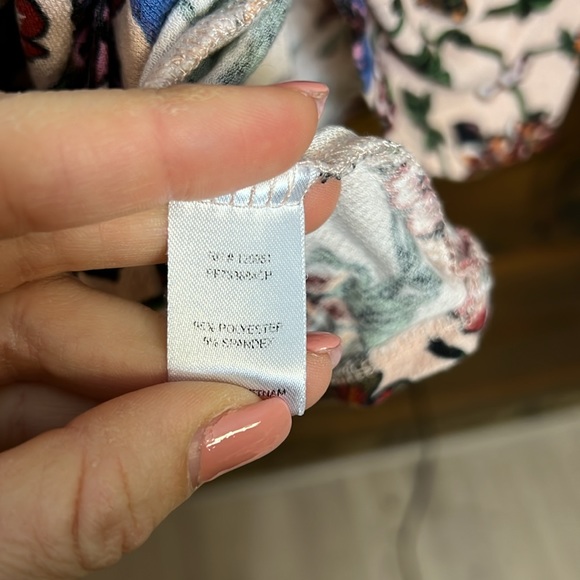 Charming Charlie Bell Sleeve Open Back Floral Peplum Top- M - Picture 5 of 5